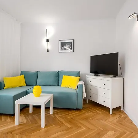 Nowolipie 531 By Bookinghost *